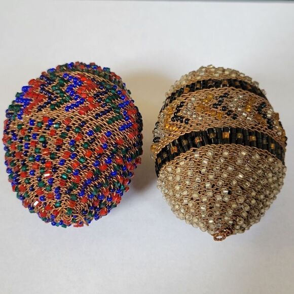 2 Hand Beaded Eggs  Zulu African Art collectible egg - Picture 4 of 4